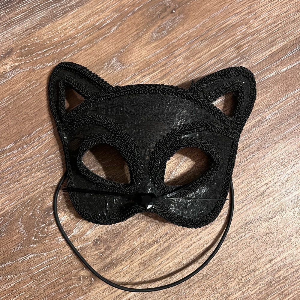 cat mask with black gem nose